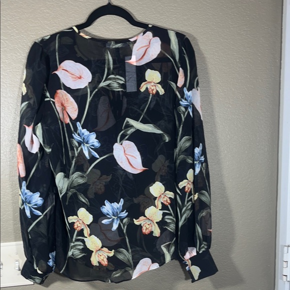 NWT White House Black Market Beautiful Black Floral Sheer Blouse M - Picture 9 of 11